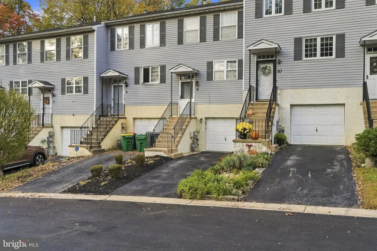 8 Woodfield Dr, Claymont, DE 19703 - #1