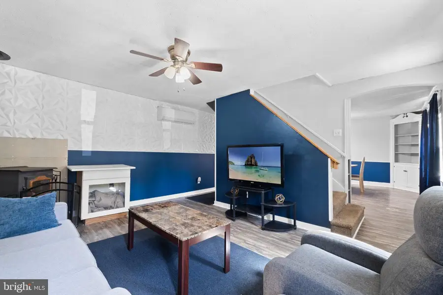 309 E 6th St, Laurel, DE 19956 - #3
