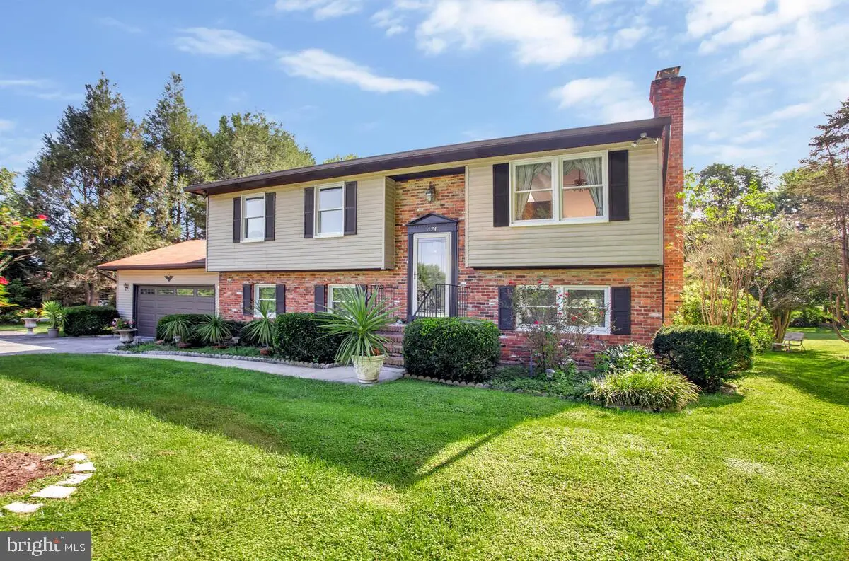 674 Teton Dr, Lothian, MD 20711 - Image #1