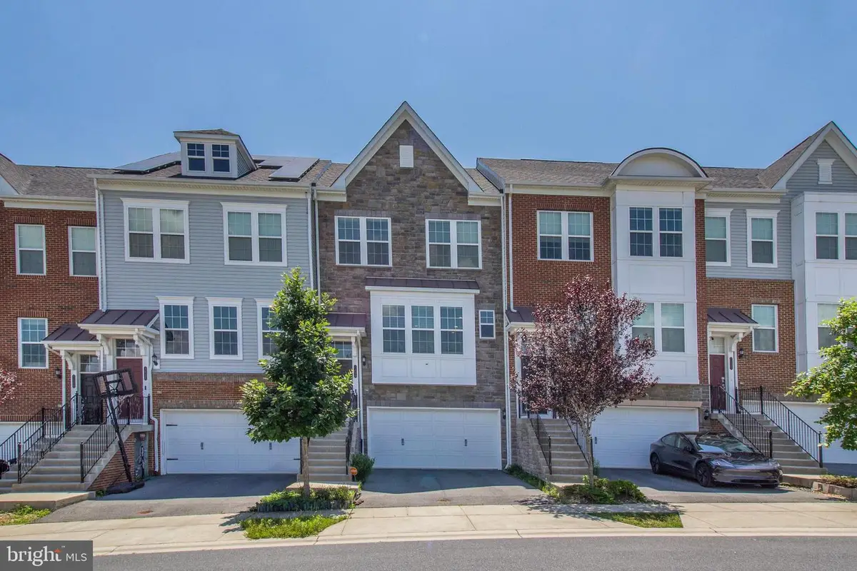 7925 Breezy Knoll Ln, Hanover, MD 21076 - Image #1