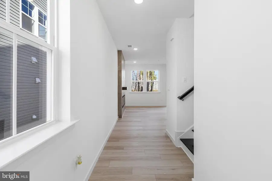 5728 Howard Dr, Glen Burnie, MD 21061 - Image #2