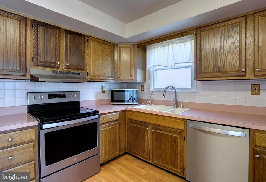 7821 Bodkin View Dr, Pasadena, MD 21122 - Image #2