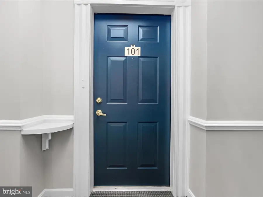 410 Hamlet Club Dr #101, Edgewater, MD 21037 - Image #2