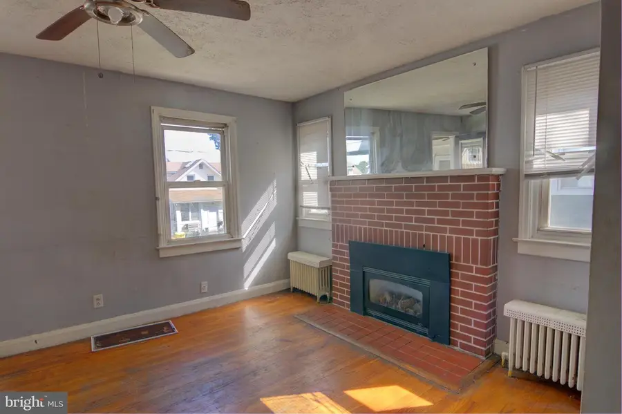 119 W Edgevale Rd, Baltimore, MD 21225 - Image #2