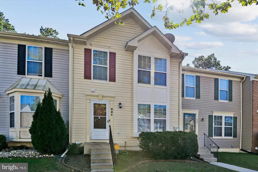 221 Foxmanor Ln, Glen Burnie, MD 21061 - Image #2