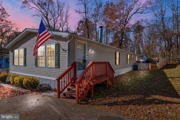 215 Jaguar Dr, LOTHIAN, MD 20711