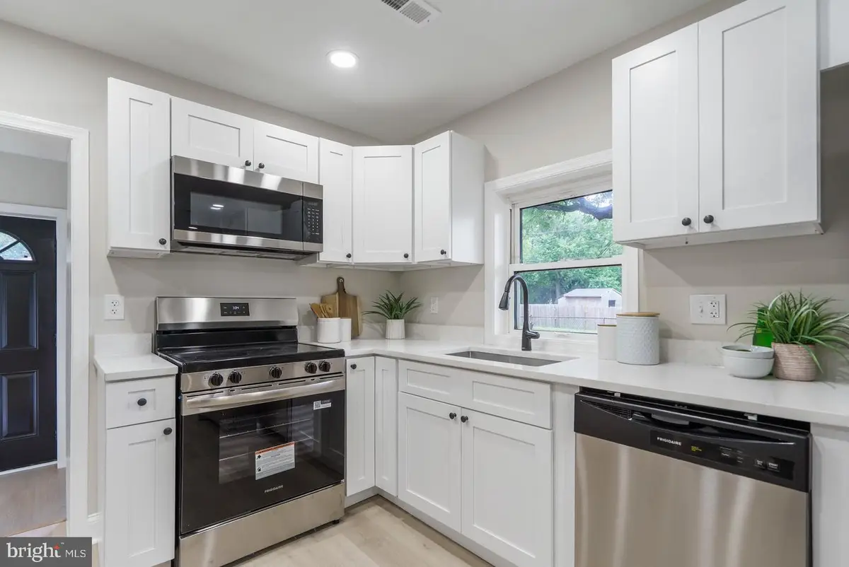 5912 Helfrich Rd, Baltimore, MD 21225 - Image #1