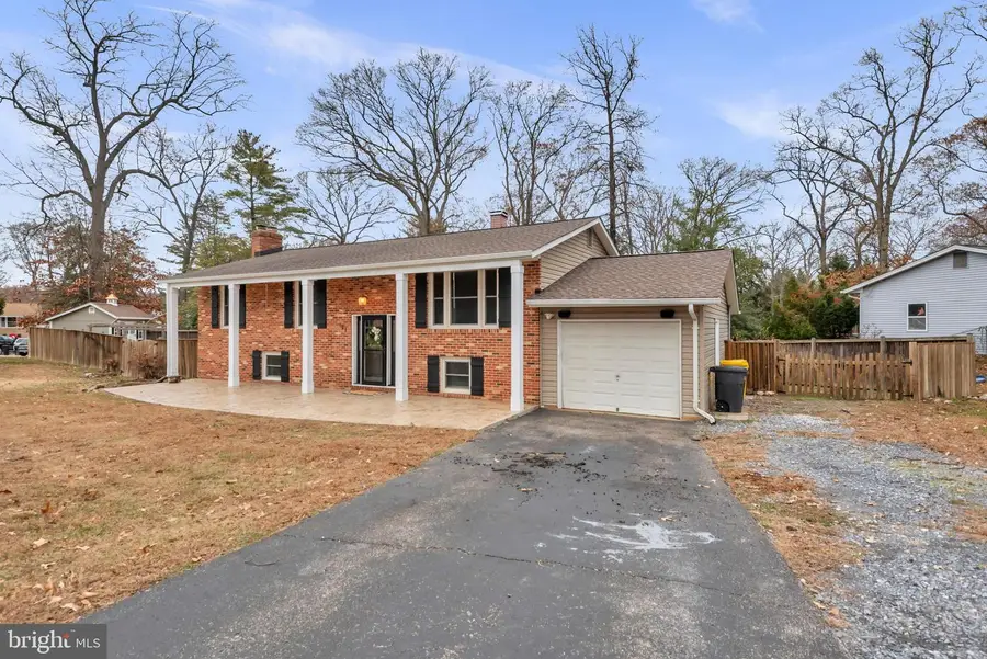 151 Long Point Ct, Pasadena, MD 21122 - Image #2