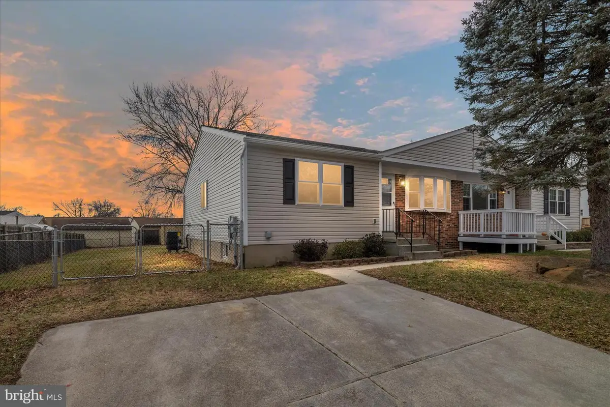 905 220th St, Pasadena, MD 21122 - Image #1