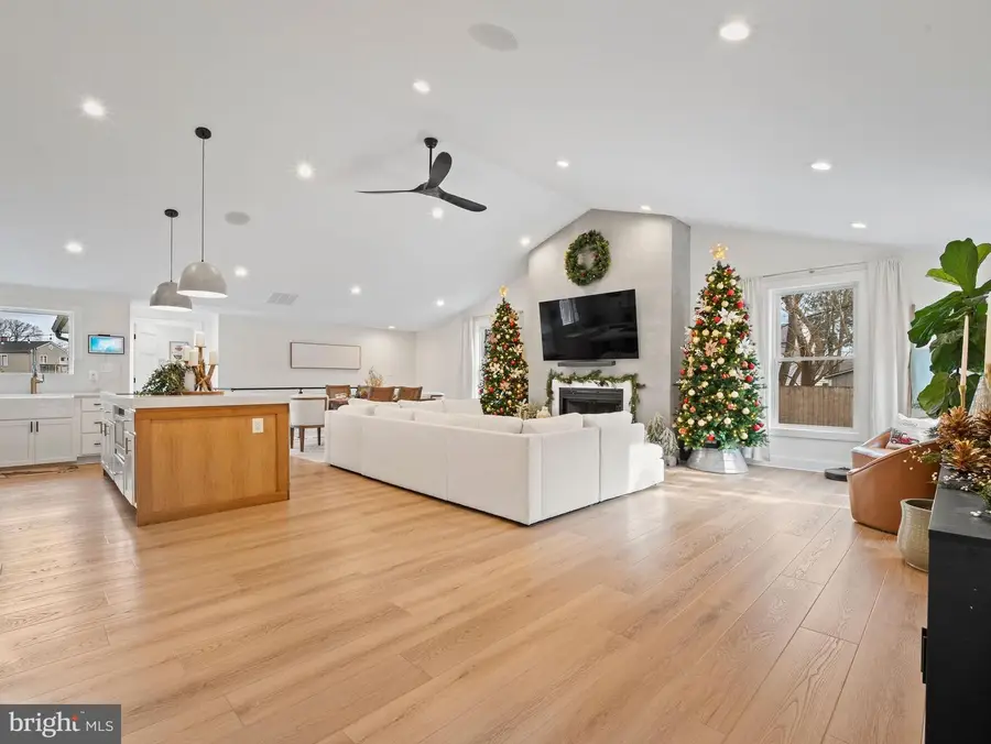 428 Royal Beach Rd, Pasadena, MD 21122 - Image #3