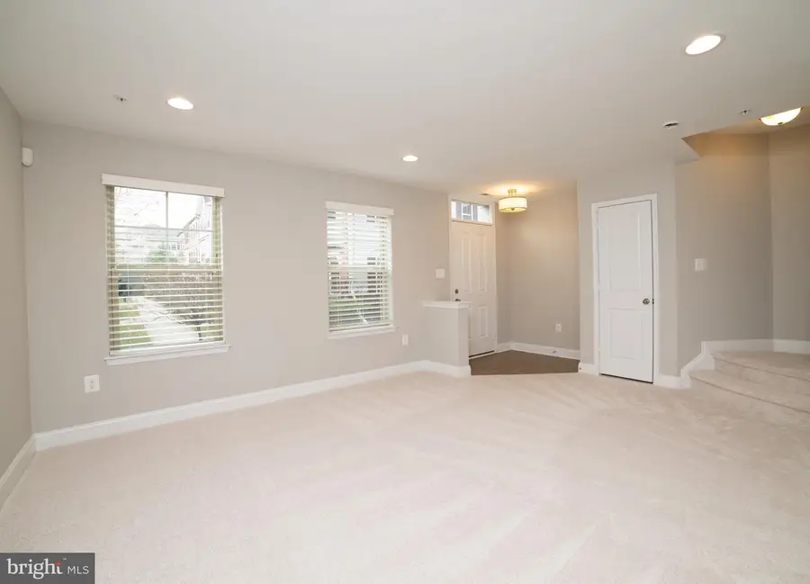 102 Vanguard Ln, Annapolis, MD 21401 - Image #3