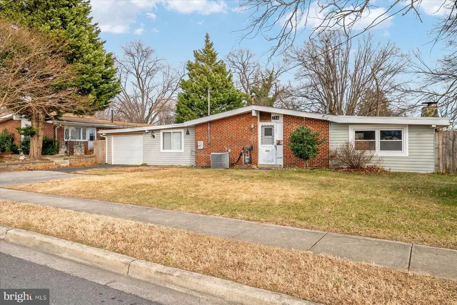 214 Saint James Dr, Glen Burnie, MD 21061 - Image #2