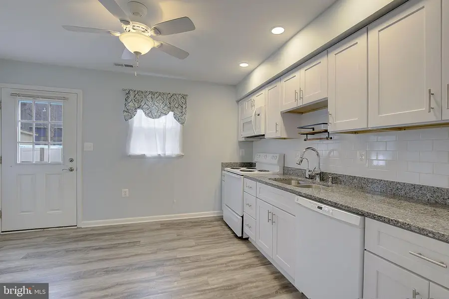 409-b Highland Dr, Edgewater, MD 21037 - Image #3