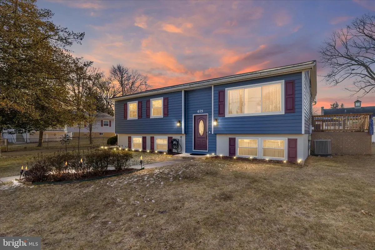 675 211th St, Pasadena, MD 21122 - Image #1