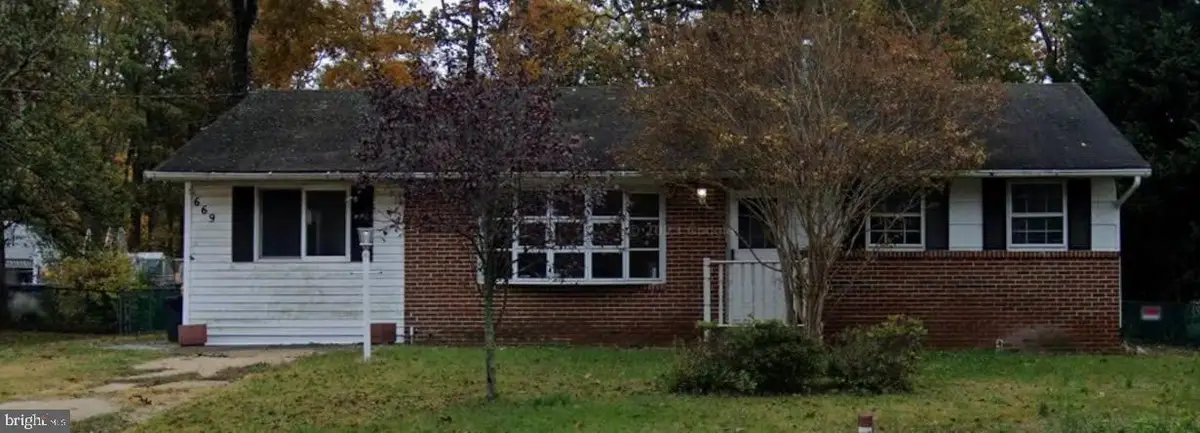 669 Cedar Dr, Pasadena, MD 21122 - #1