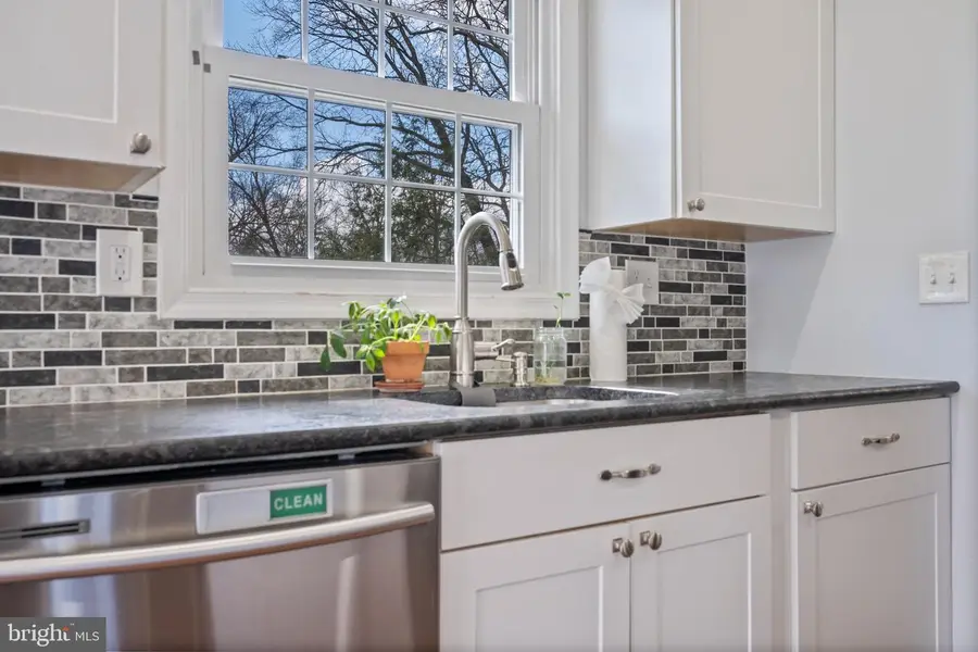 645 Ridgefield Ct, Glen Burnie, MD 21061 - #3