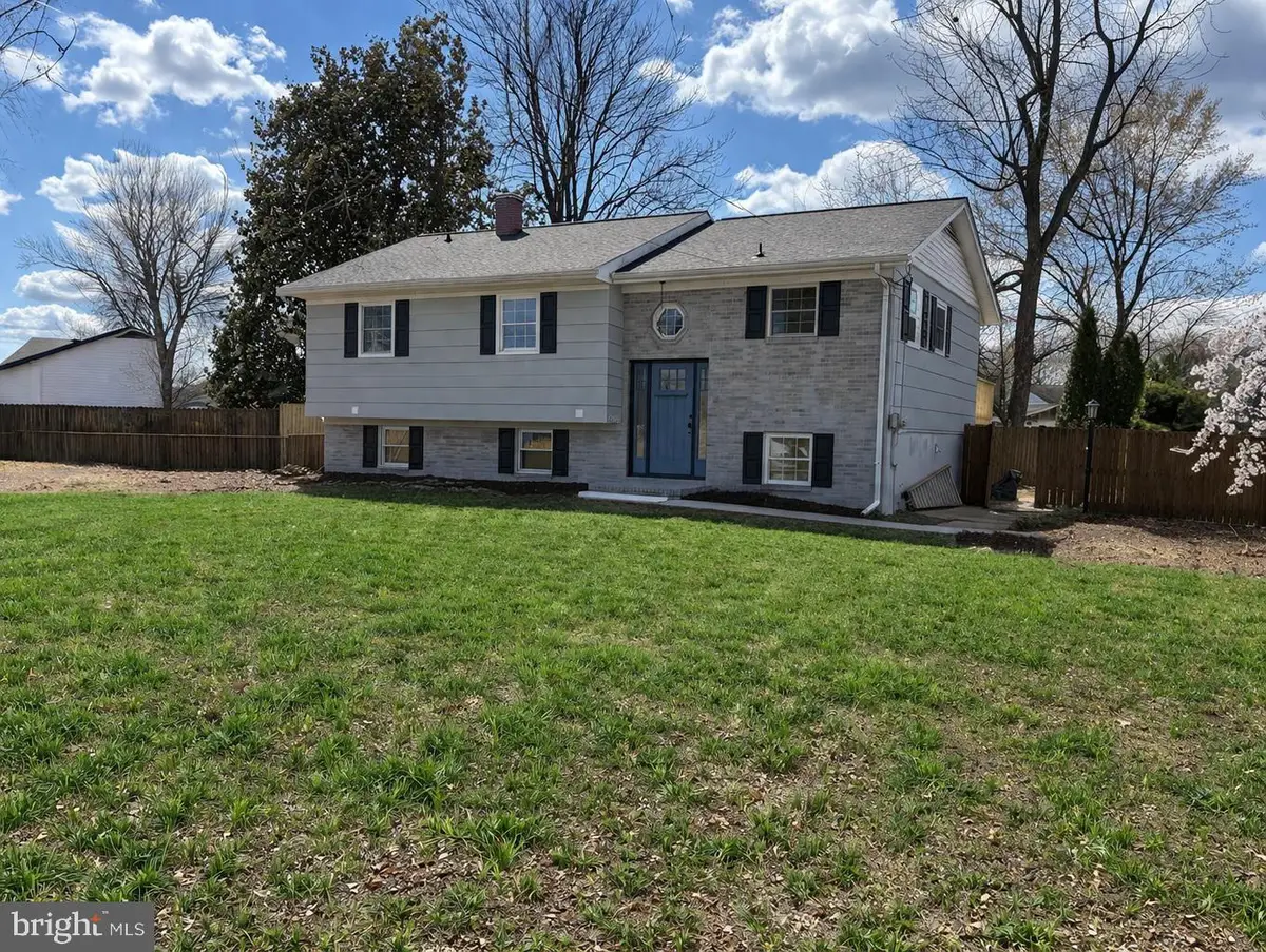 925 Longview Ave, Pasadena, MD 21122 - #1