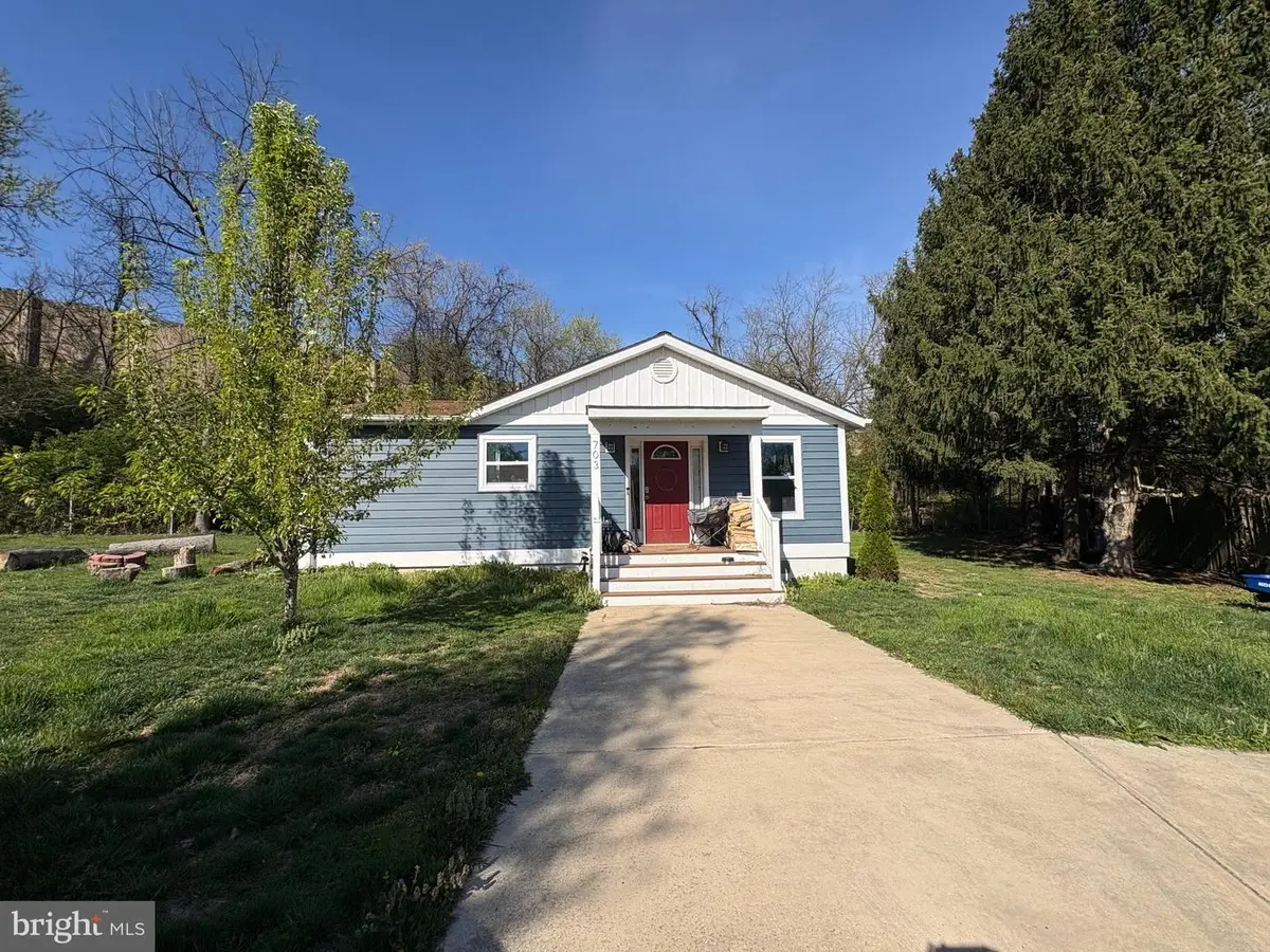 703 Cedar Ave, Glen Burnie, MD 21061 - #1