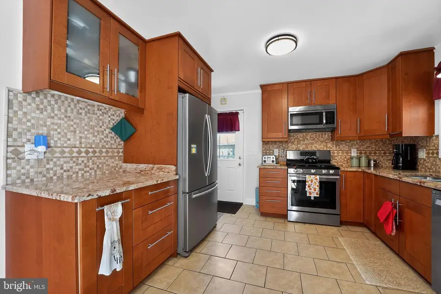 119 Sandy Beach Dr, Pasadena, MD 21122 - #2