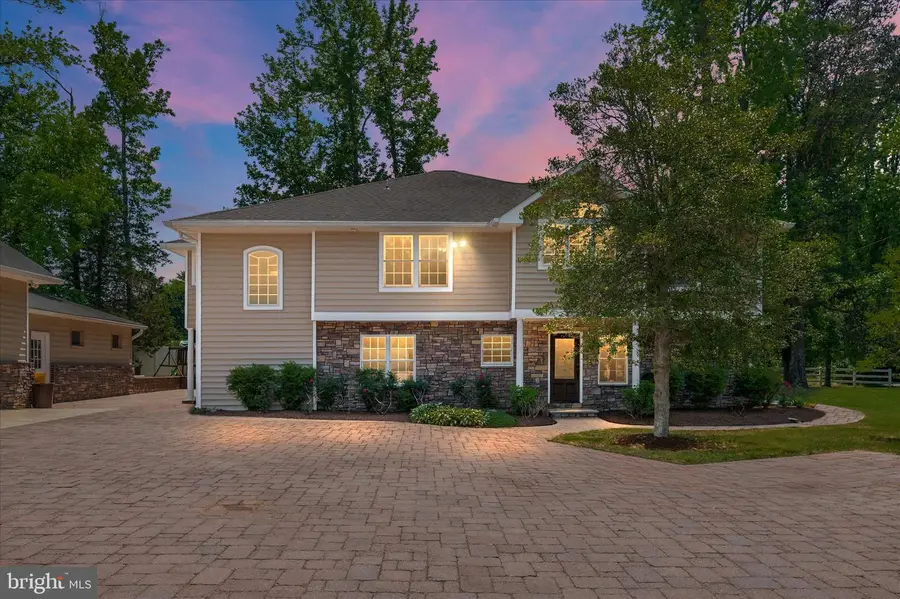 401 Beach Dr, Edgewater, MD 21037 - #2