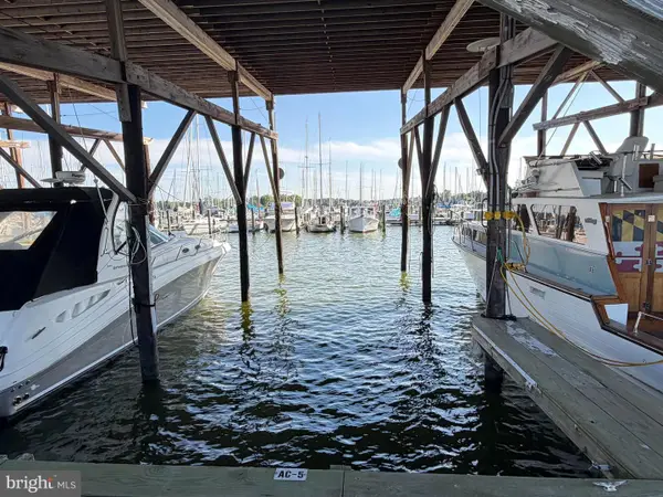 Riverside Dr #5a, GALESVILLE, MD 20765