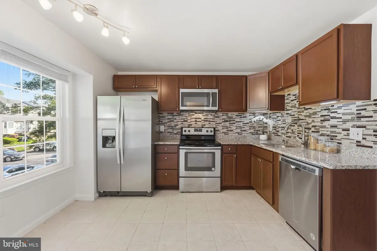 1704 W Bancroft Ln, Crofton, MD 21114 - #1