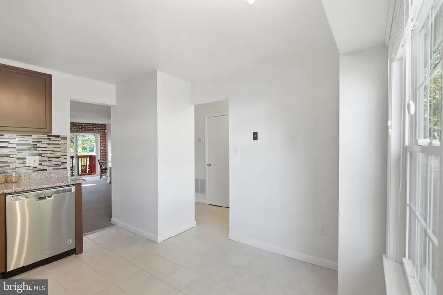 1704 W Bancroft Ln, Crofton, MD 21114 - #3