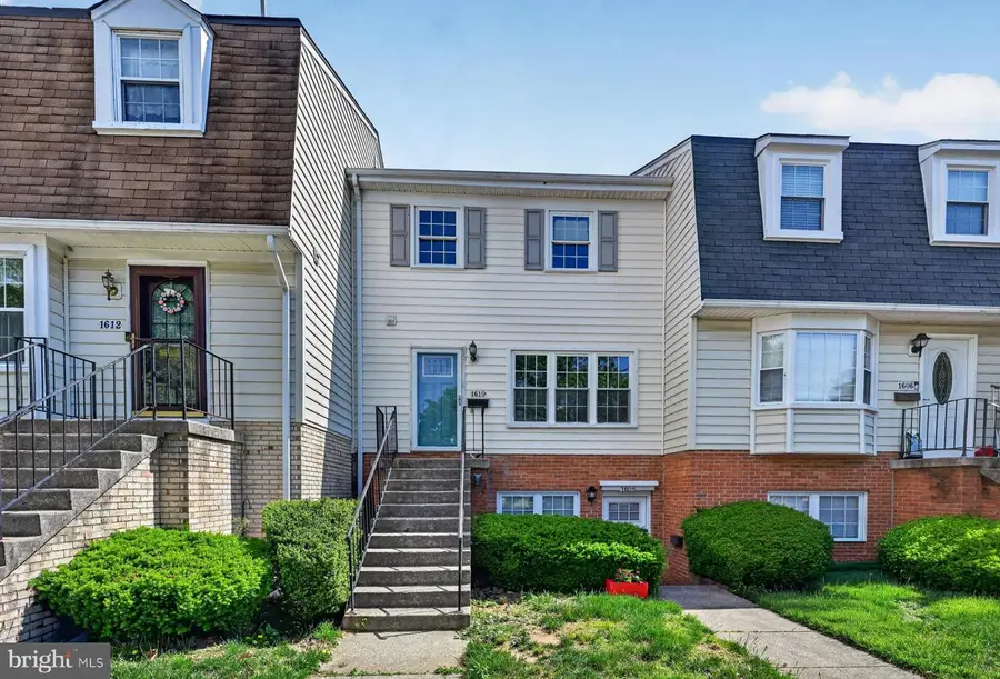 1610 E Bancroft Ln, Crofton, MD 21114 - #2