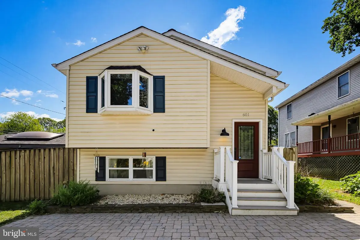 601 Center Dr, Severna Park, MD 21146 - #1