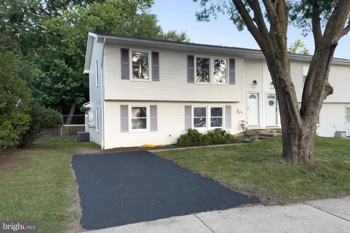 657 Chapelgate Dr, Odenton, MD 21113 - #1