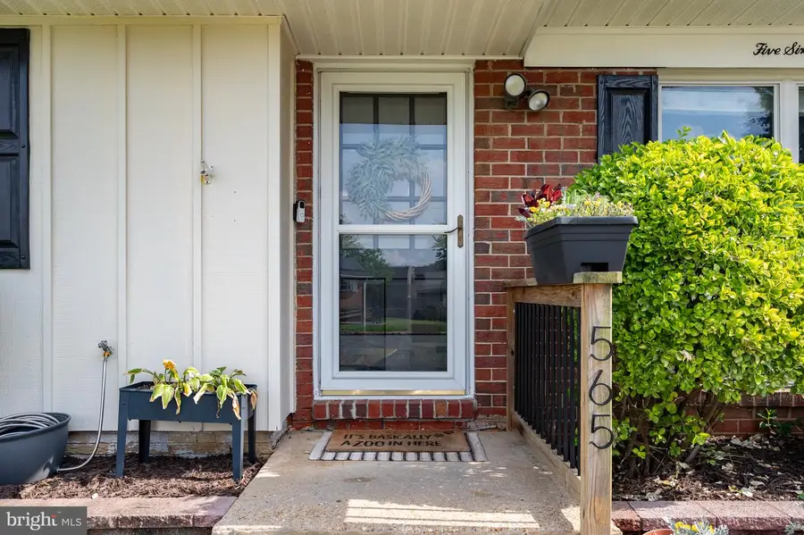 565 Lanny Ct, Millersville, MD 21108 - #3