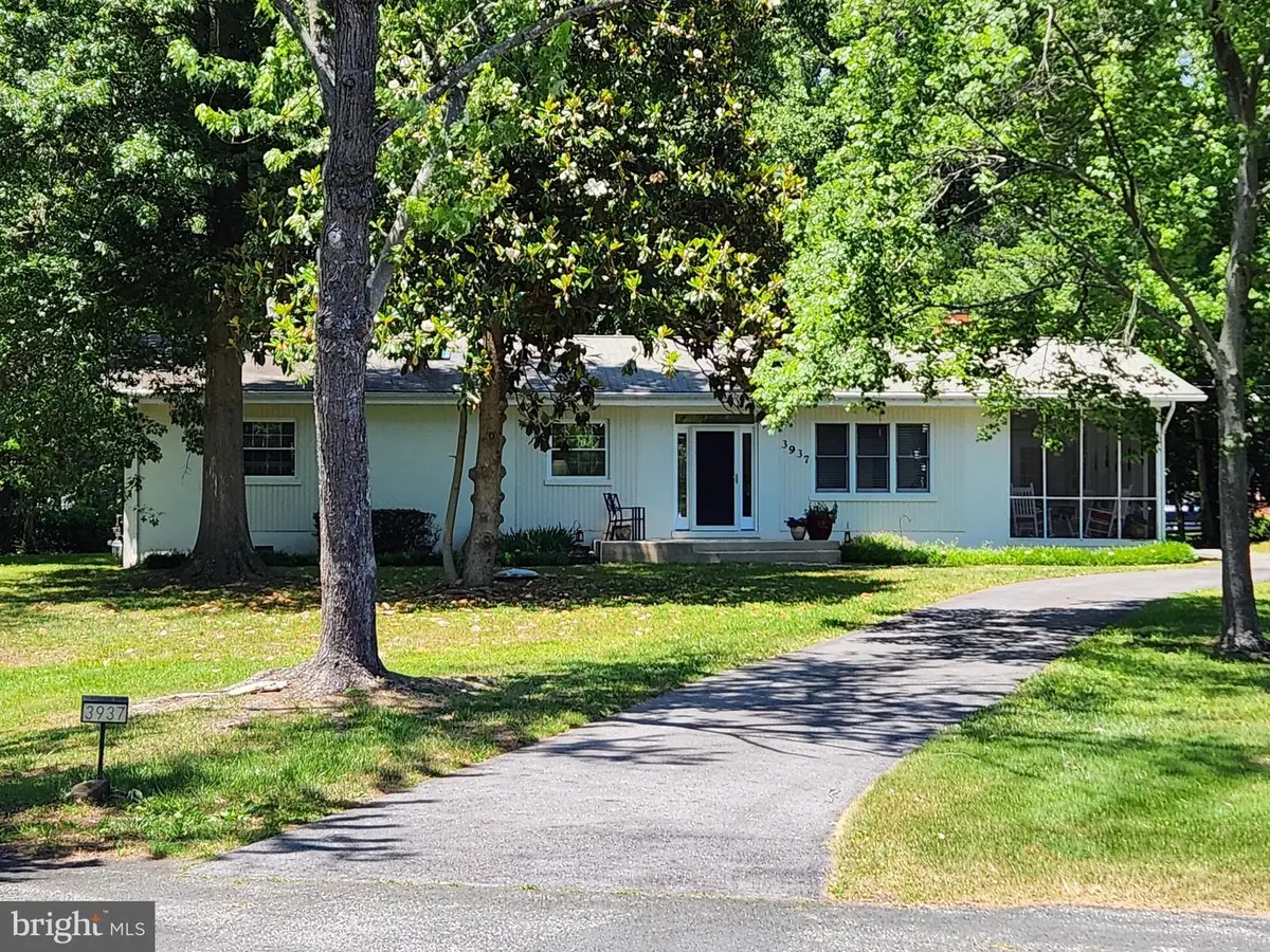 3937 W Shore Dr, Edgewater, MD 21037 - #1