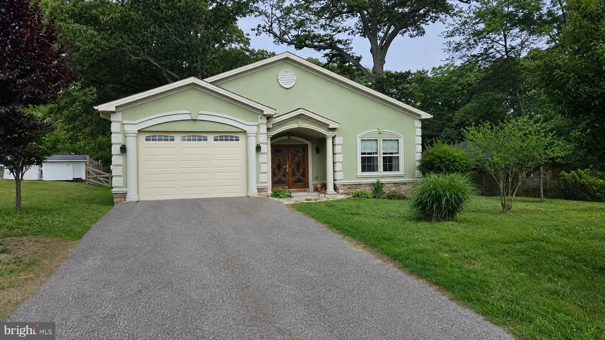 7714 Lee Dr, Pasadena, MD 21122 - #1