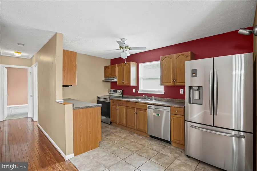 560 Elizabeth Ln, Glen Burnie, MD 21061 - #3