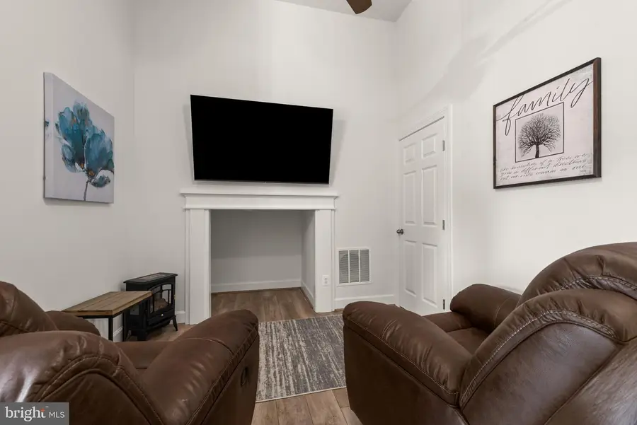 425 Walnut Dr, Edgewater, MD 21037 - #3
