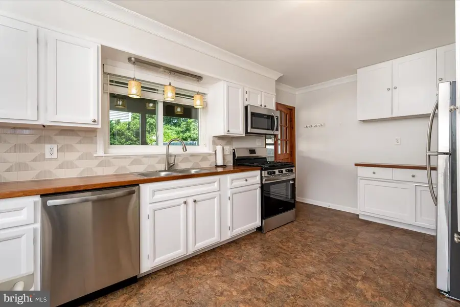 2033 Shore Dr, Edgewater, MD 21037 - #3