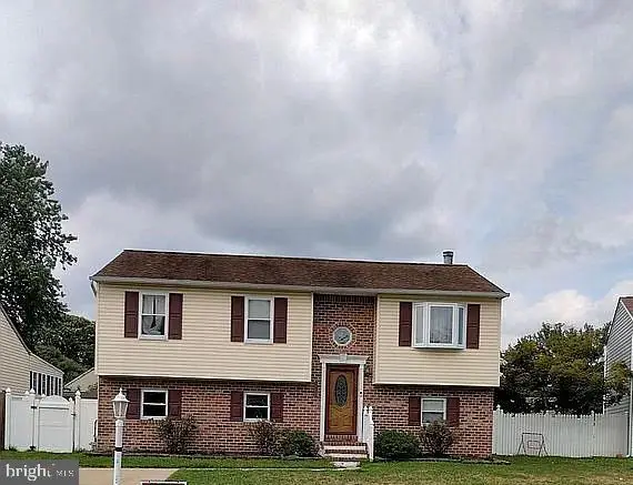 7882 Brighton Ct, PASADENA, MD 21122