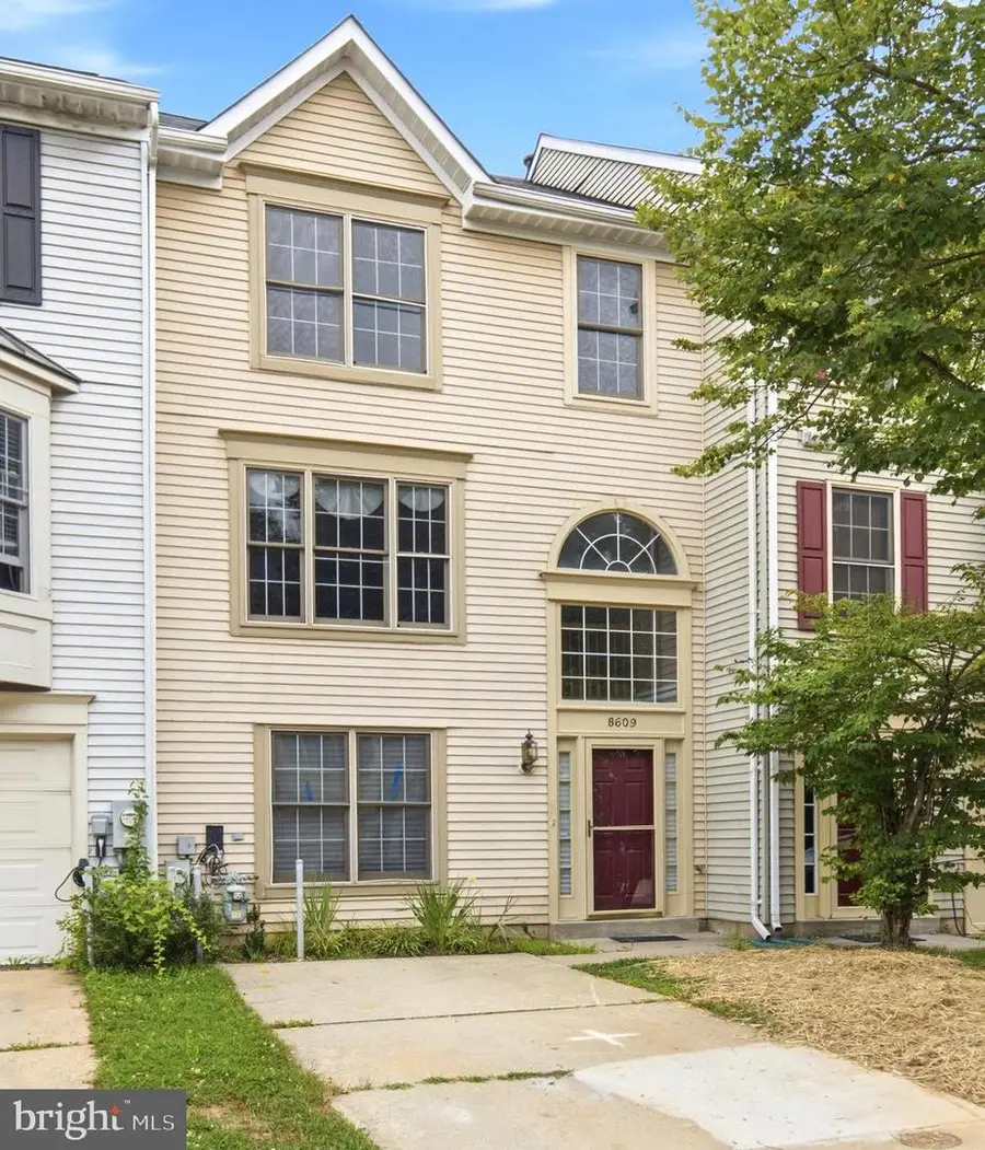 8609 Woodland Manor Dr, Laurel, MD 20724 - #2