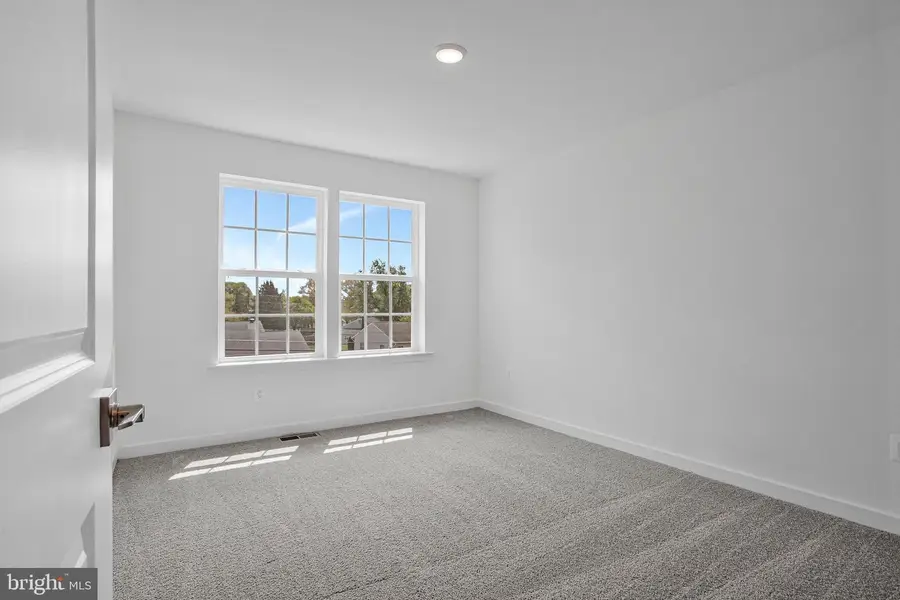 5723 Howard Dr, Glen Burnie, MD 21061 - #2