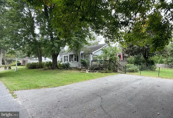 8390 Oak Dr, PASADENA, MD 21122