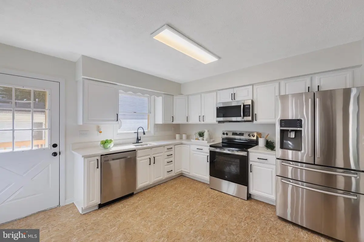 8121-a Elizabeth Rd, Pasadena, MD 21122 - #1