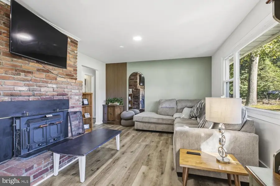 1664 Glen Dr, Pasadena, MD 21122 - #3