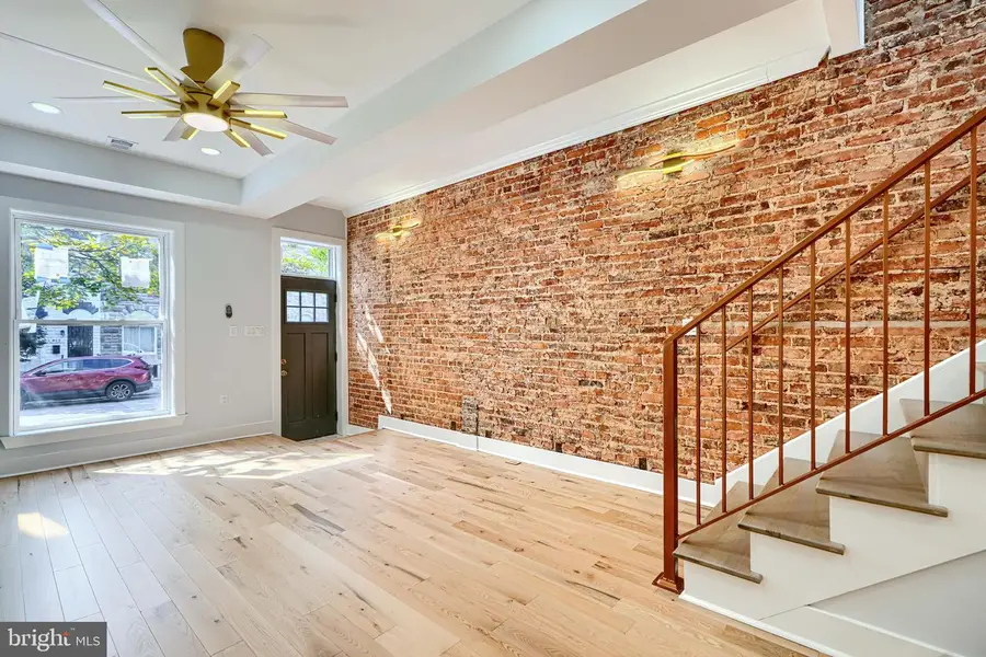 825 N Montford Ave, Baltimore, MD 21205 - Image #2