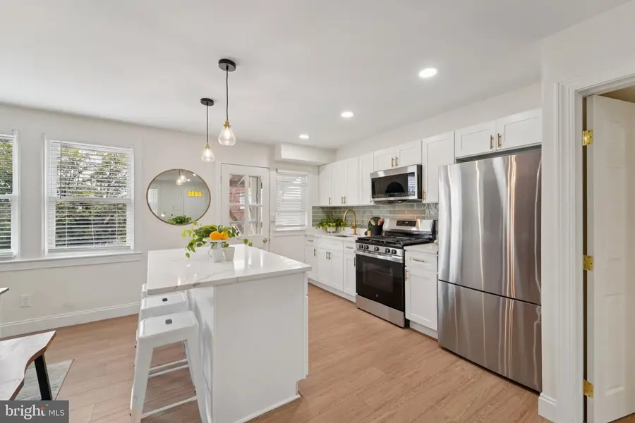 827 N Augusta Ave, Baltimore, MD 21229 - Image #2