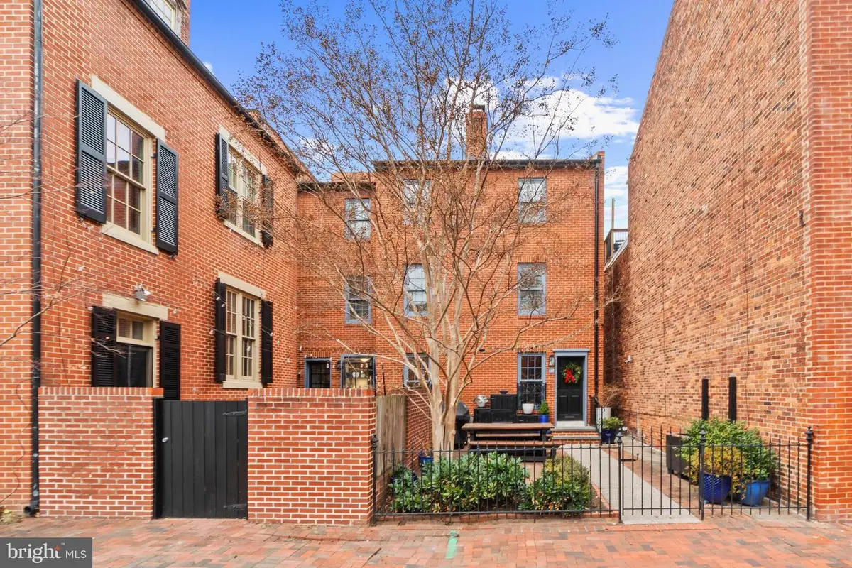 132 W Lee St, Baltimore, MD 21201 - Image #1