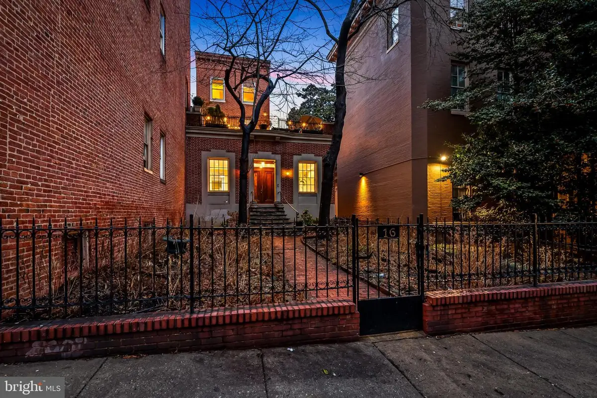 16 W Read St, Baltimore, MD 21201 - #1