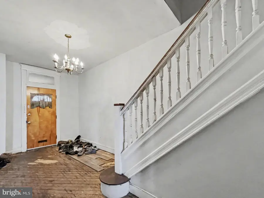 621 N Edgewood St, Baltimore, MD 21229 - Image #2