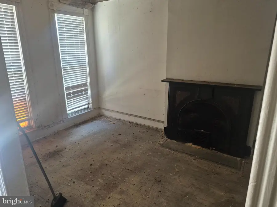 1916 Division St, Baltimore, MD 21217 - #3