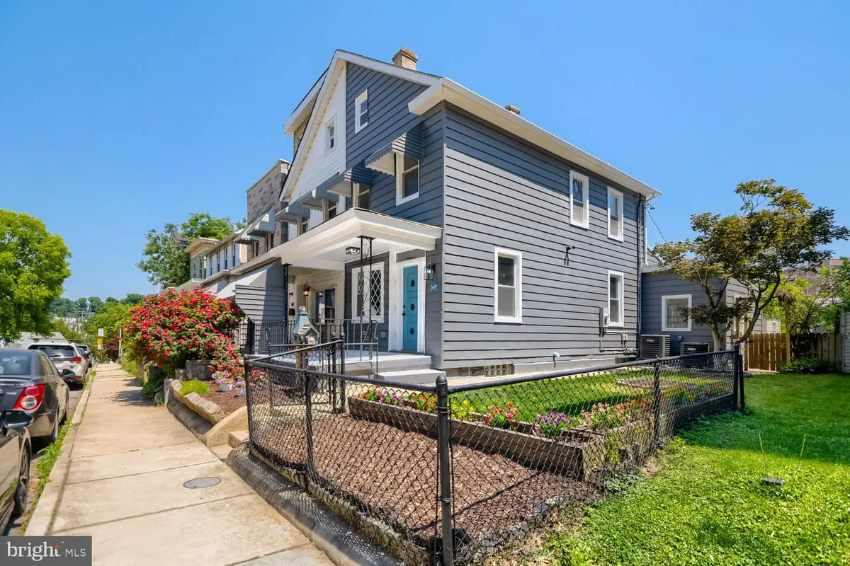 3609 Buena Vista Ave, Baltimore, MD 21211 - #1