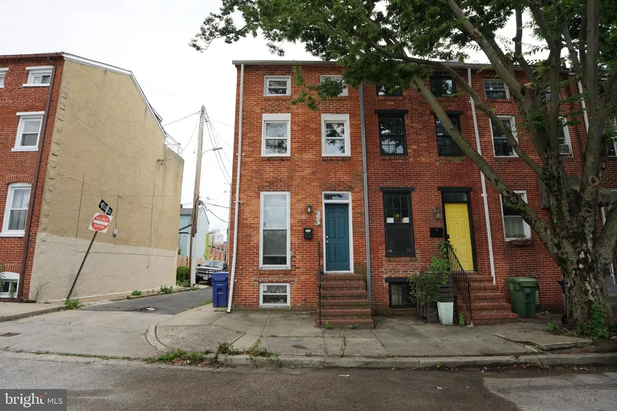 447 Orchard St, Baltimore, MD 21201 - #1